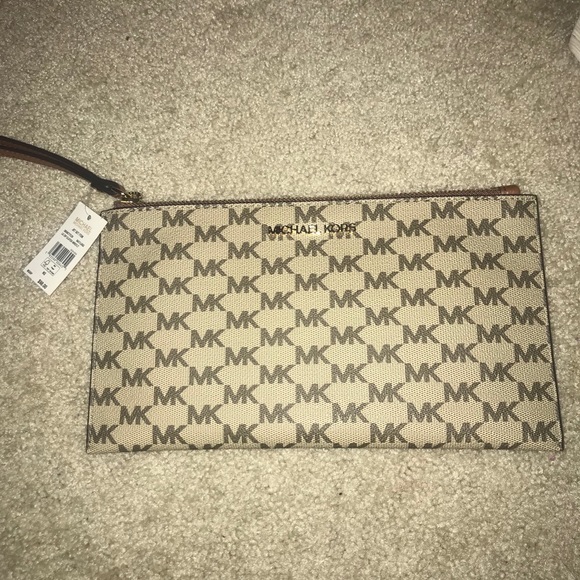 Michael Kors Handbags - Michael Kors Wristlet! **NEW** Firm Price